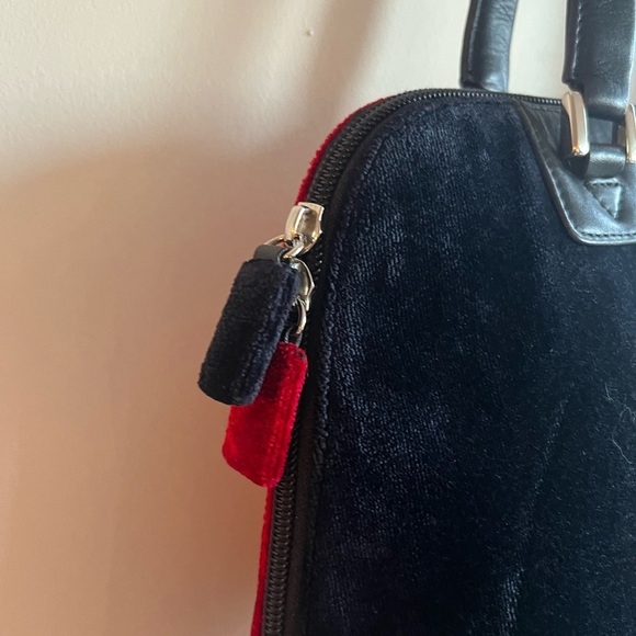 Roberta di Camerino Vintage Black and Red Velvet Shoulder Bag - Picture 10 of 14